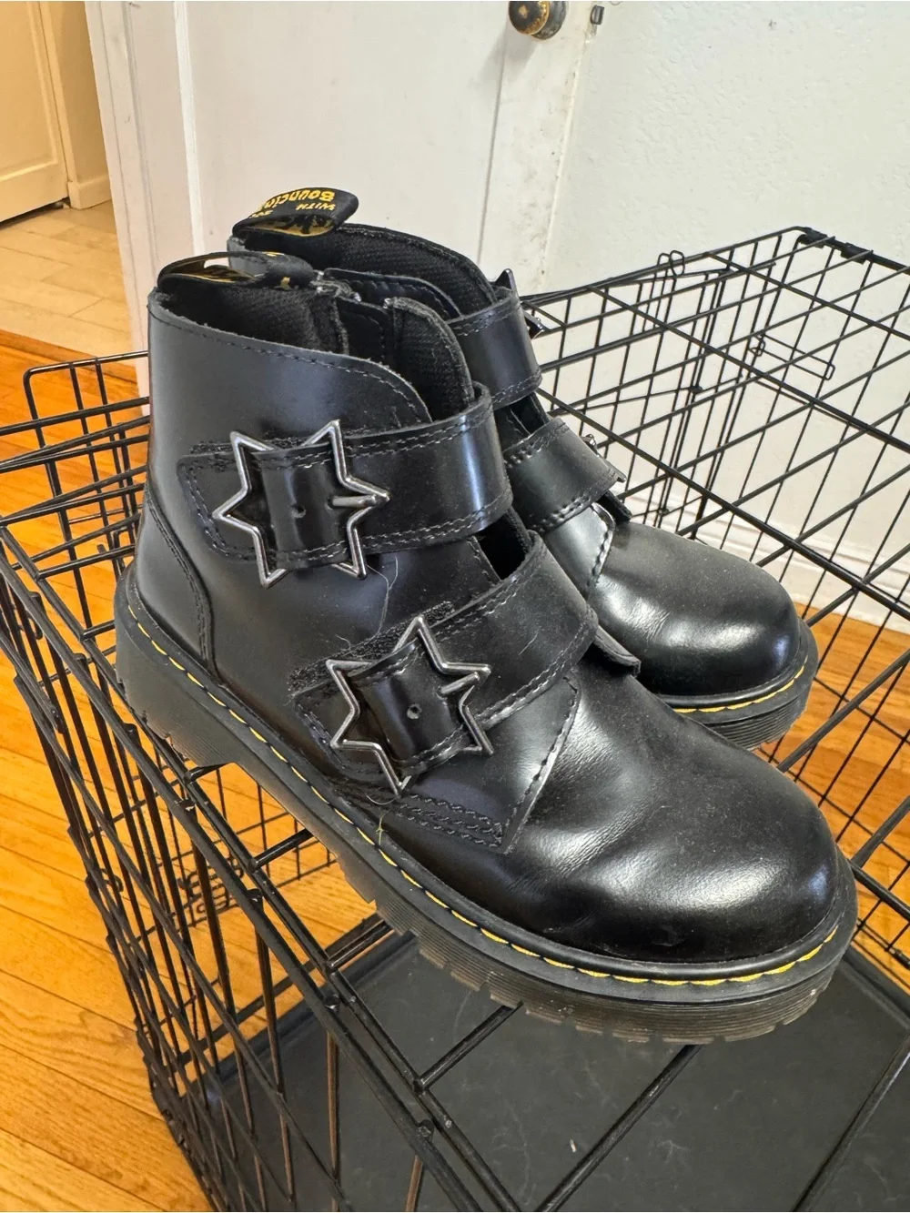 Dr. Martens Kids Black Star-Buckle Ankle Boots